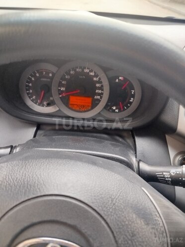 Toyota RAV4-8