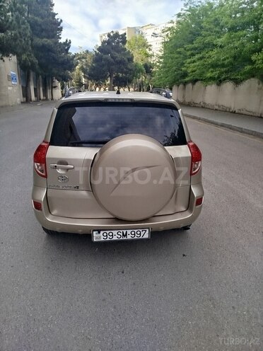 Toyota RAV4-4