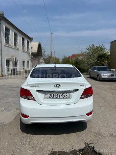 Hyundai Accent-2