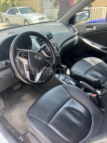 Hyundai Accent-7