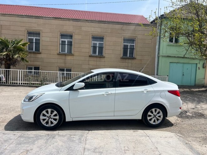 Hyundai Accent-3