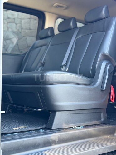 Hyundai Staria-9