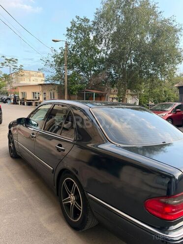 Mercedes E 240-9