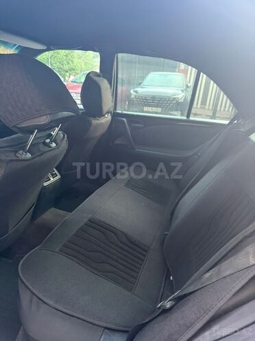 Mercedes E 240-19