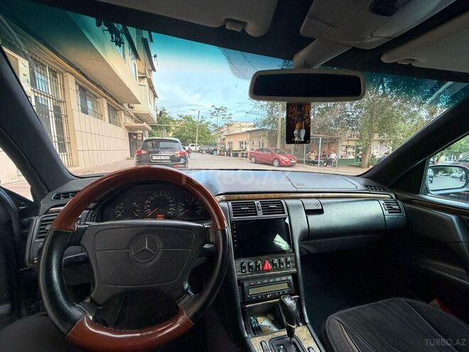 Mercedes E 240-12