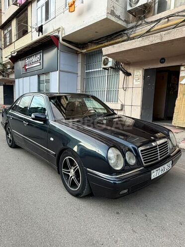 Mercedes E 240-4