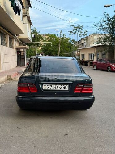Mercedes E 240-10