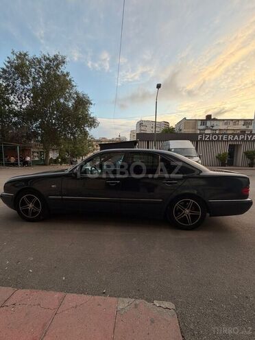 Mercedes E 240-8
