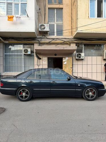 Mercedes E 240-3