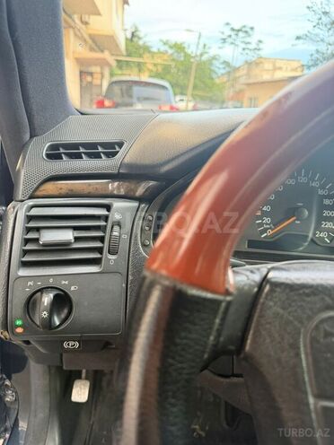 Mercedes E 240-21