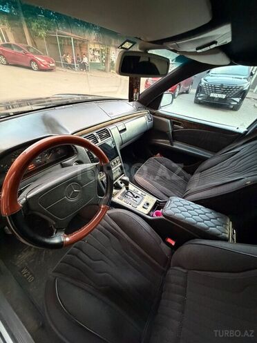 Mercedes E 240-7