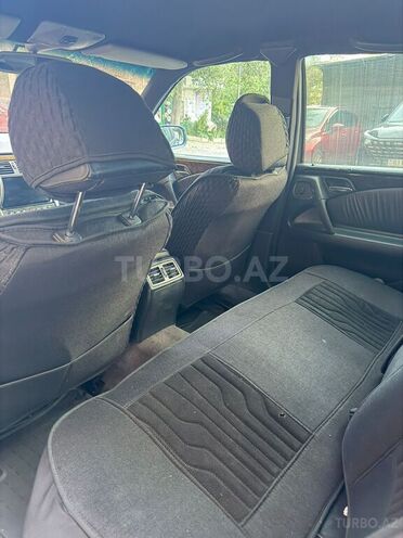 Mercedes E 240-17