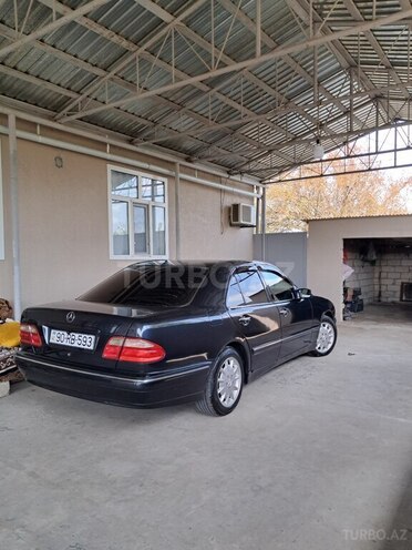 Mercedes E 200-2