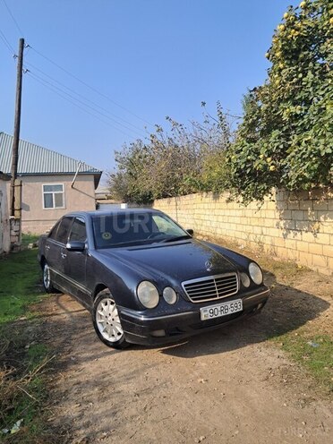 Mercedes E 200-1