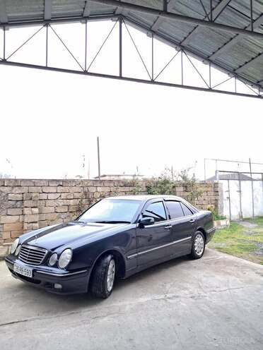 Mercedes E 200-4