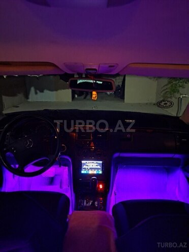 Mercedes E 200-5