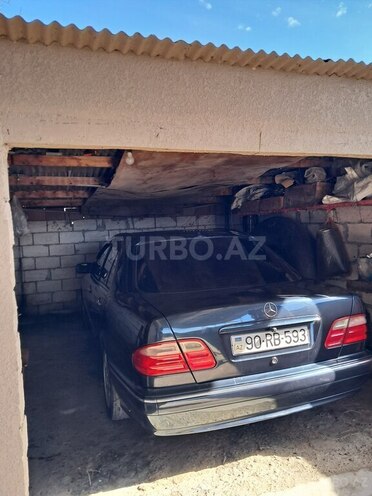 Mercedes E 200-10