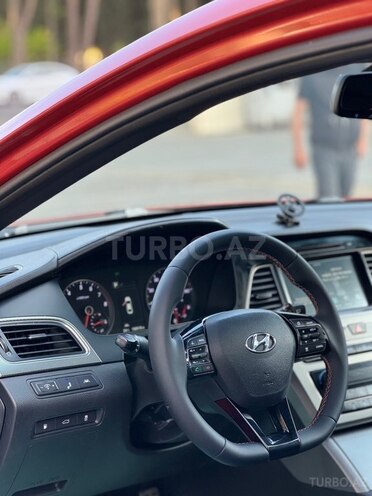 Hyundai Sonata-12