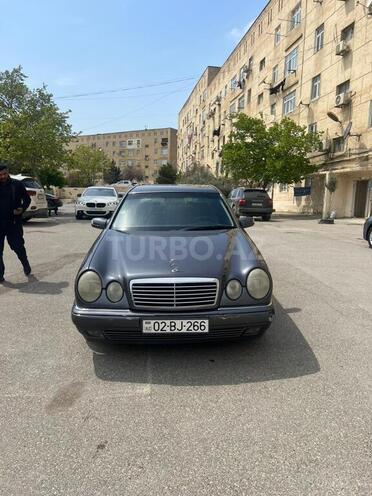 Mercedes E 220-1