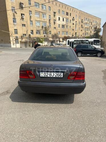 Mercedes E 220-2