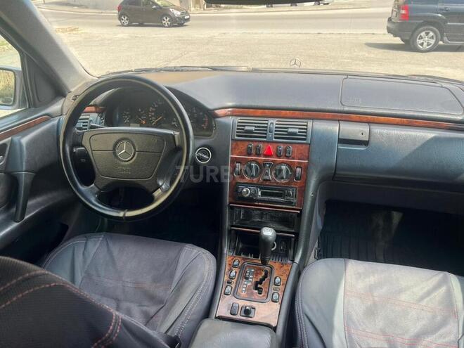Mercedes E 220-6