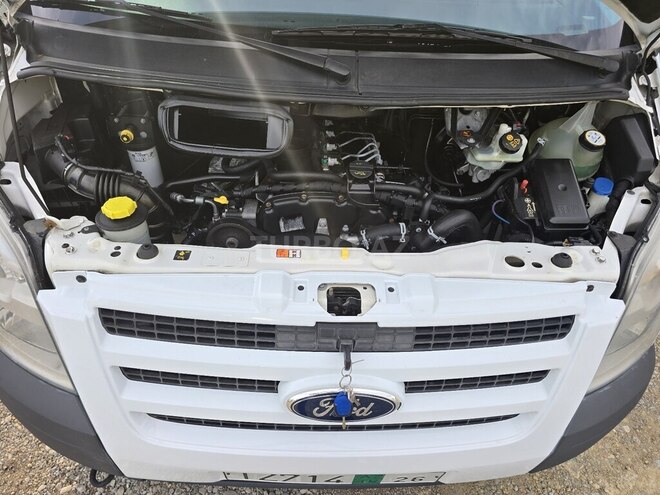 Ford Transit-14
