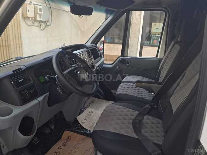 Ford Transit-6