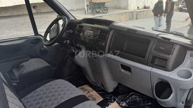 Ford Transit-8