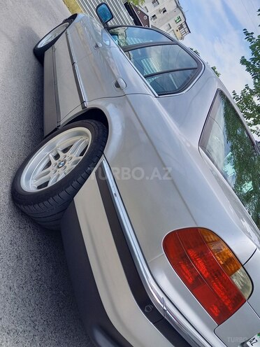 BMW 728-10