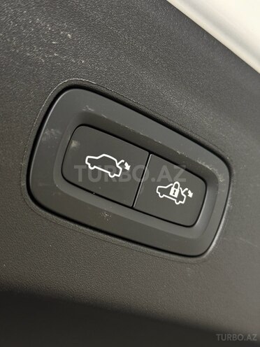 Polestar 2-12