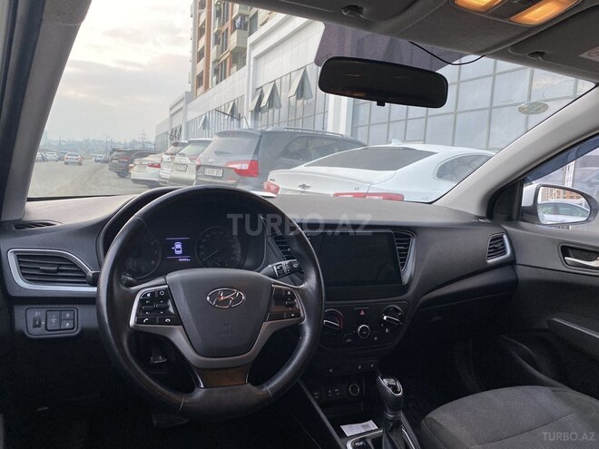 Hyundai Accent-2