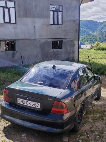 Opel Vectra-4