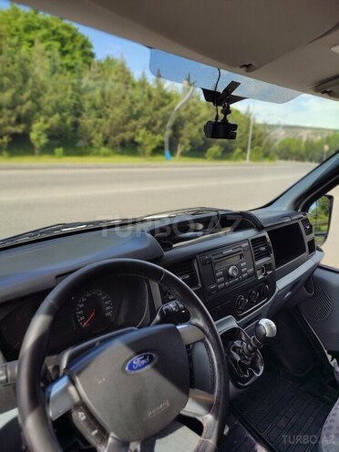 Ford Transit-13