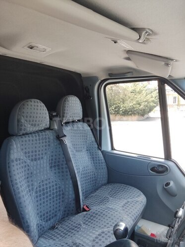 Ford Transit-8