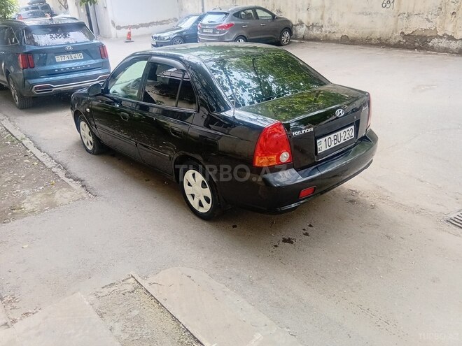 Hyundai Accent-4