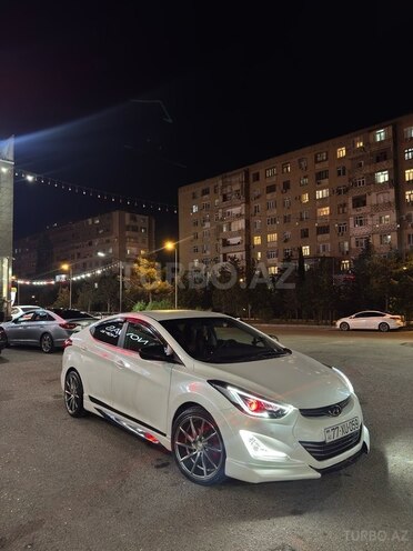 Hyundai Elantra-1