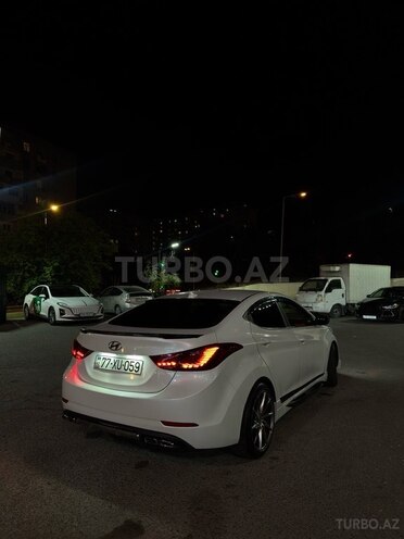 Hyundai Elantra-2