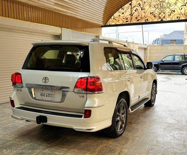 Toyota Land Cruiser-10