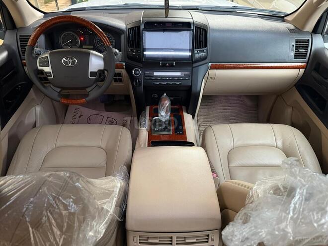 Toyota Land Cruiser-12
