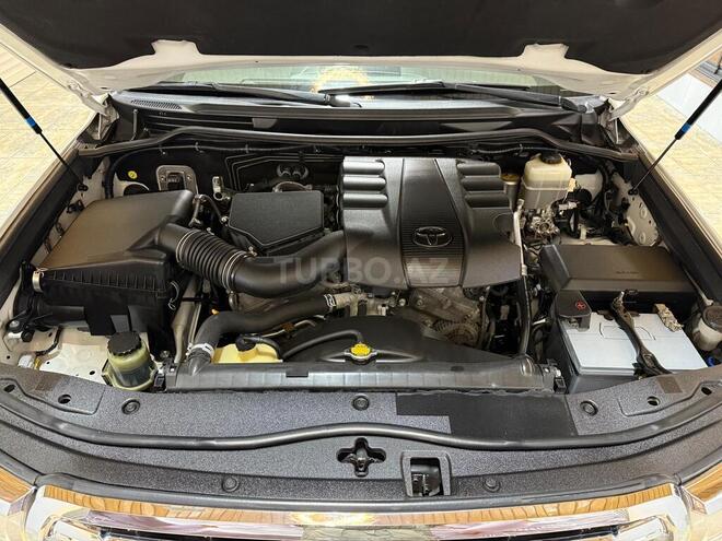 Toyota Land Cruiser-16