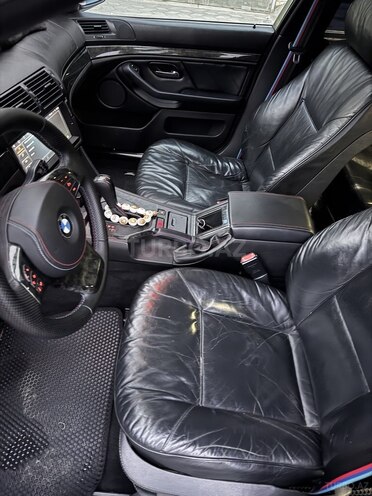 BMW 523-8