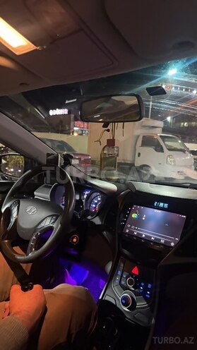Hyundai Elantra-4