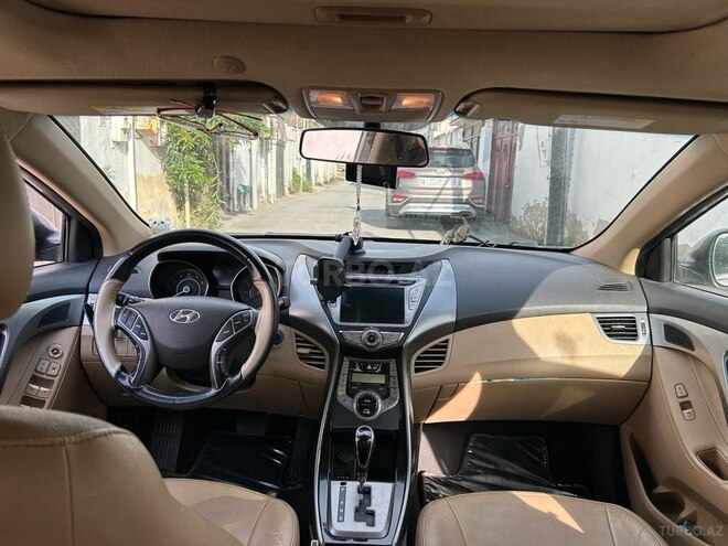 Hyundai Elantra-5