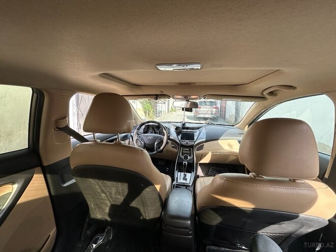 Hyundai Elantra-6