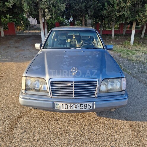 Mercedes 230 E-1