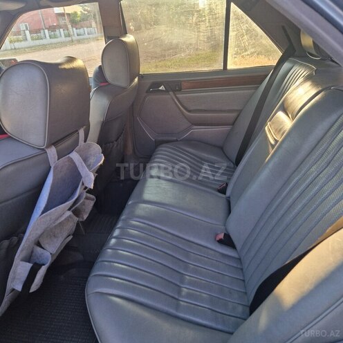 Mercedes 230 E-3