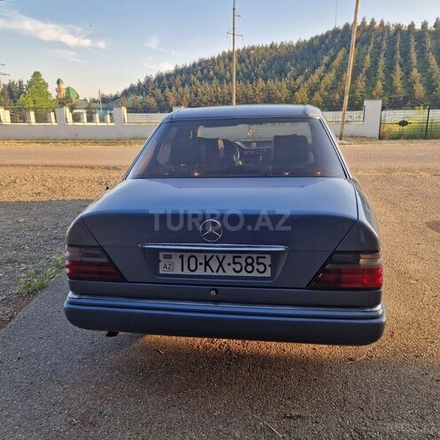 Mercedes 230 E-2