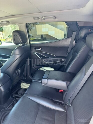 Hyundai Santa Fe-15