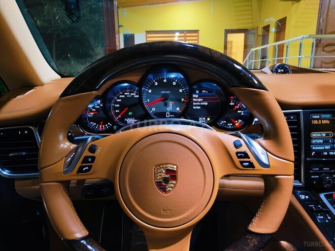 Porsche Panamera 4S-3