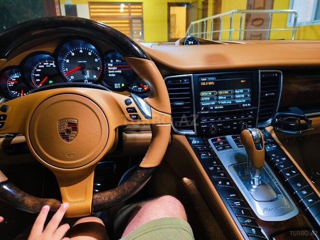 Porsche Panamera 4S-7